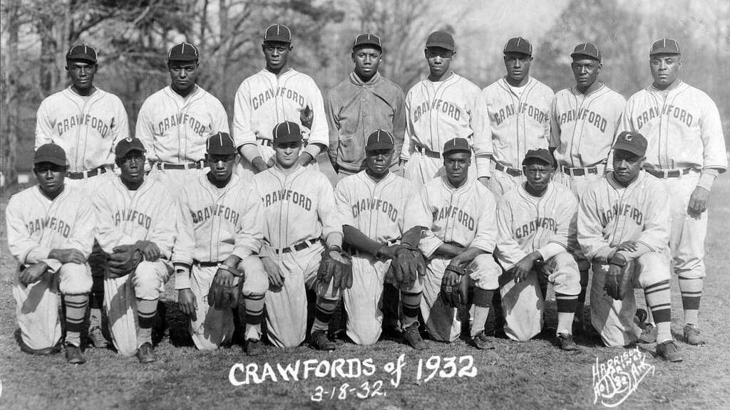 A black and white photo of the 1932 Pittsburgh Crawfords baseball team